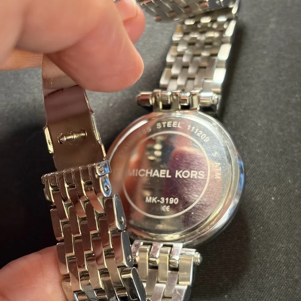 Michael Kors Darci Watch Women Silver Crystal Pave Bezel MK-3190 Wristwatch